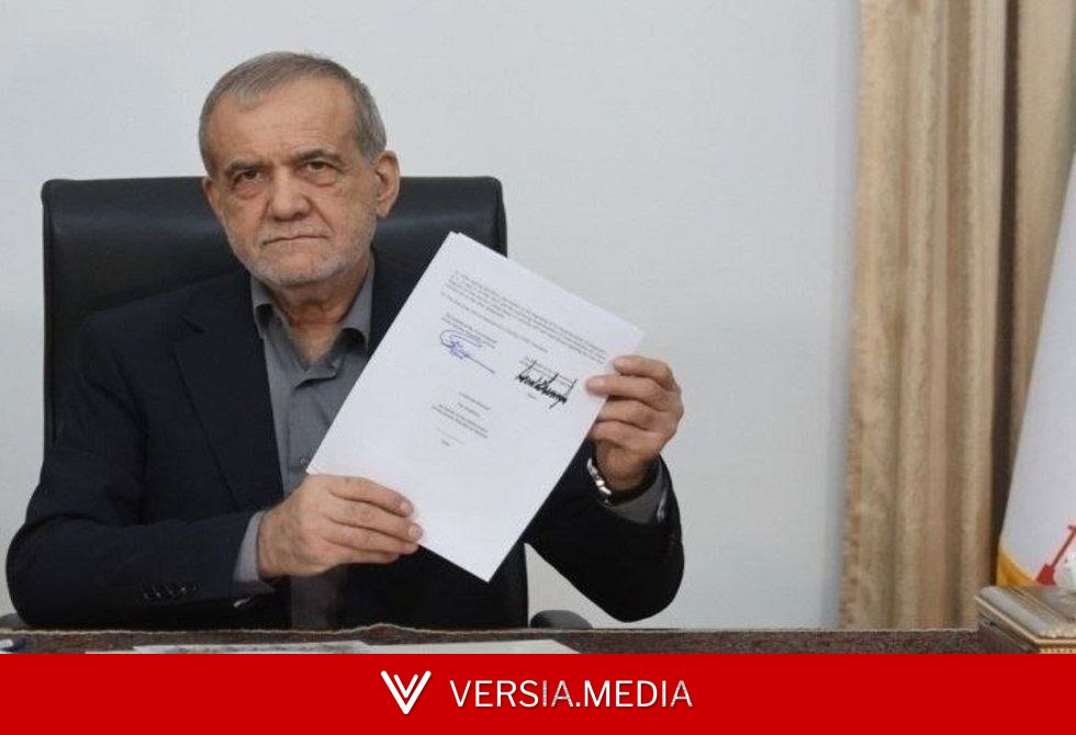 توقيعا ترامب وبزشكيان جنبا إلى جنب على وثيقة تاريخية